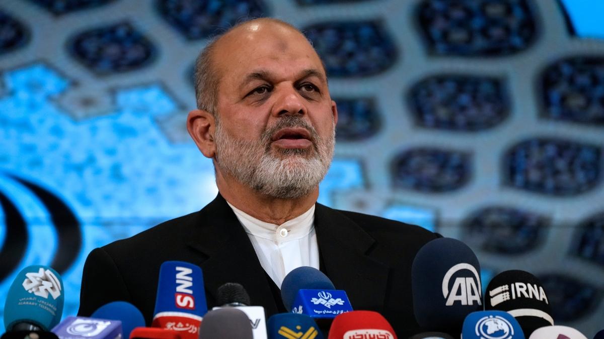 Chi è Ahmed Vahidi, il nuovo comandante dei Pasdaran. Dall'attentato in Argentina contro Israele alla repressione interna