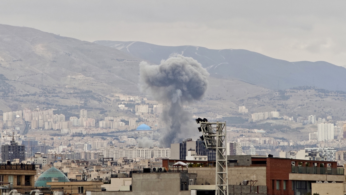 Il punto militare: attacchi continui sui due fronti con missili e droni (con il timore di finire le munizioni). Uccisi i capi dell’intelligence iraniana