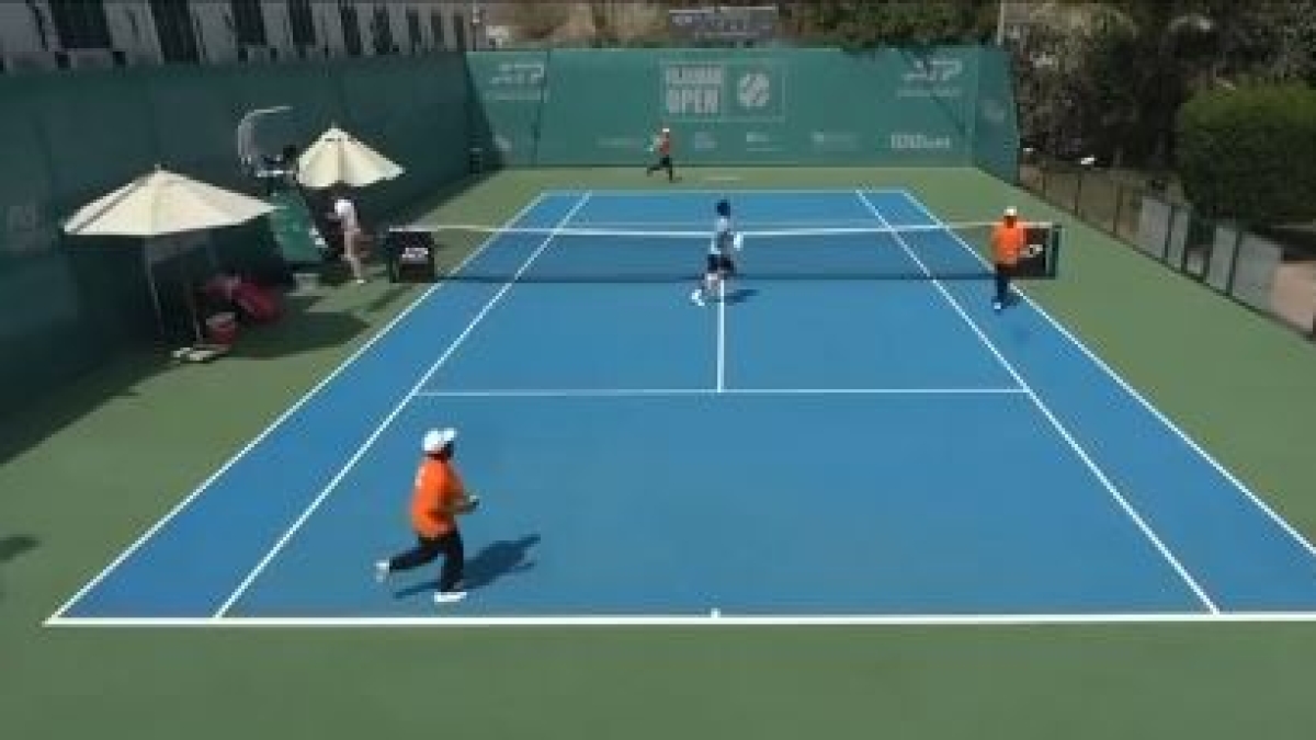 Panico nel torneo di tennis a Fujairah, negli Emirati Arabi: esplosioni nei pressi del campo, i giocatori fuggono negli spogliatoi