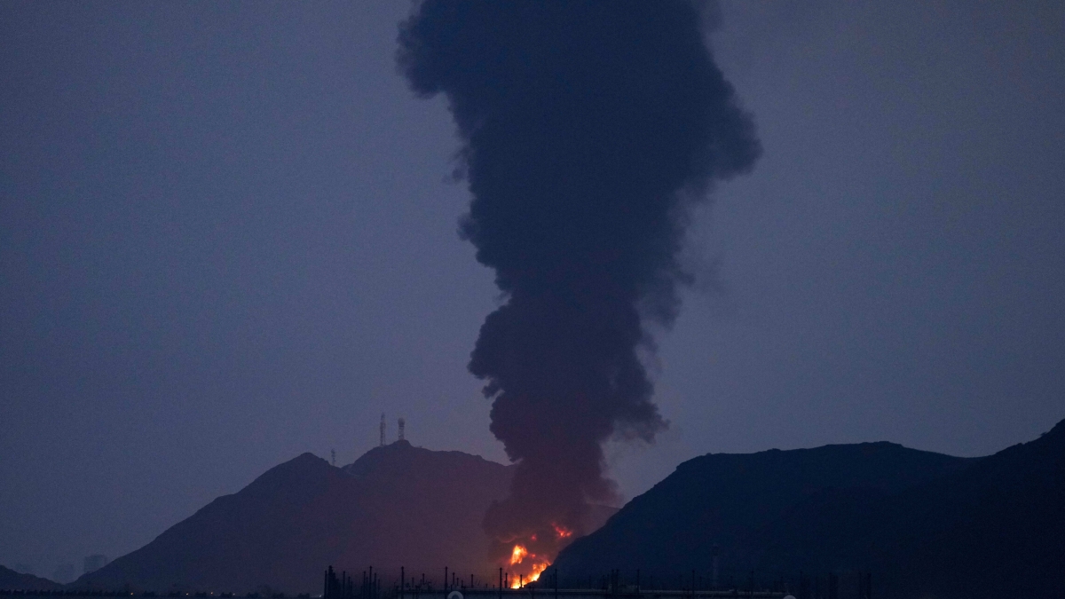 Non solo Hormuz: così l'Iran allarga il tiro della guerra del petrolio e raggiunge anche il «mediatore» Oman