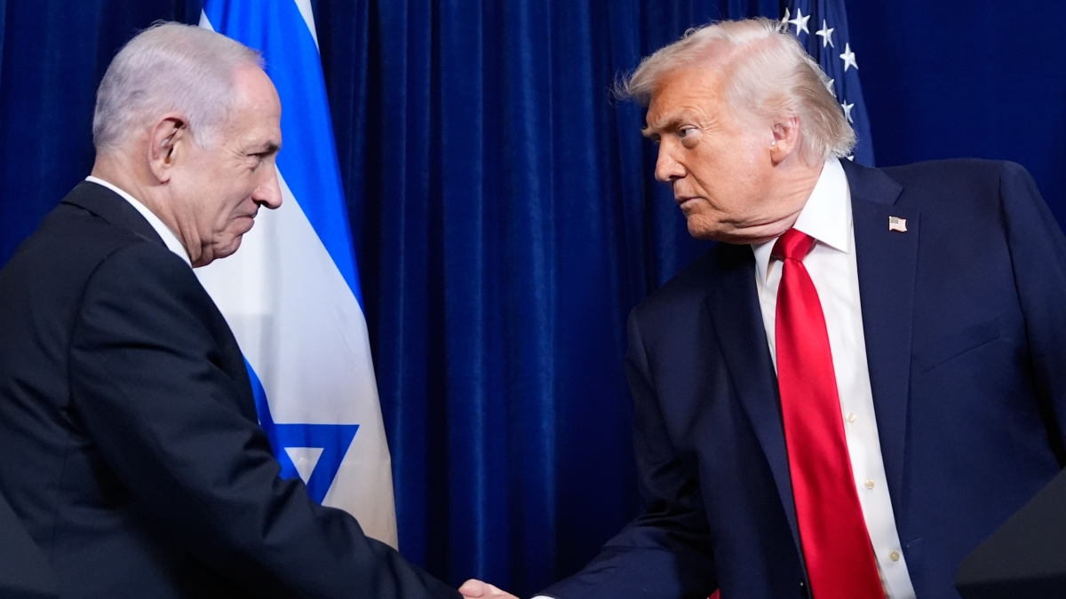 L'attacco ai depositi di carburante, le ipotesi per un nuovo leader (religioso o militare), la resa: perché l'Iran incrina l’asse tra Trump e Netanyahu