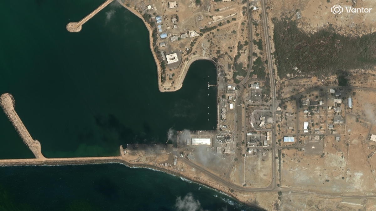 Guerra in Iran, le ultime notizie in diretta | Smentita dei curdi sull'offensiva di terra: «Non siamo entrati in territorio iraniano». Blackout totale in Iraq, gli Usa: «Via dal Paese». Turchia: «Le difese Nato abbattono missile di Teheran»