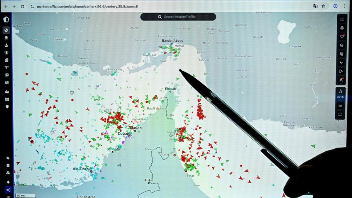 Stretto di Hormuz chiuso, da qui passa il 20% del petrolio mondiale: le conseguenze dureranno a lungo