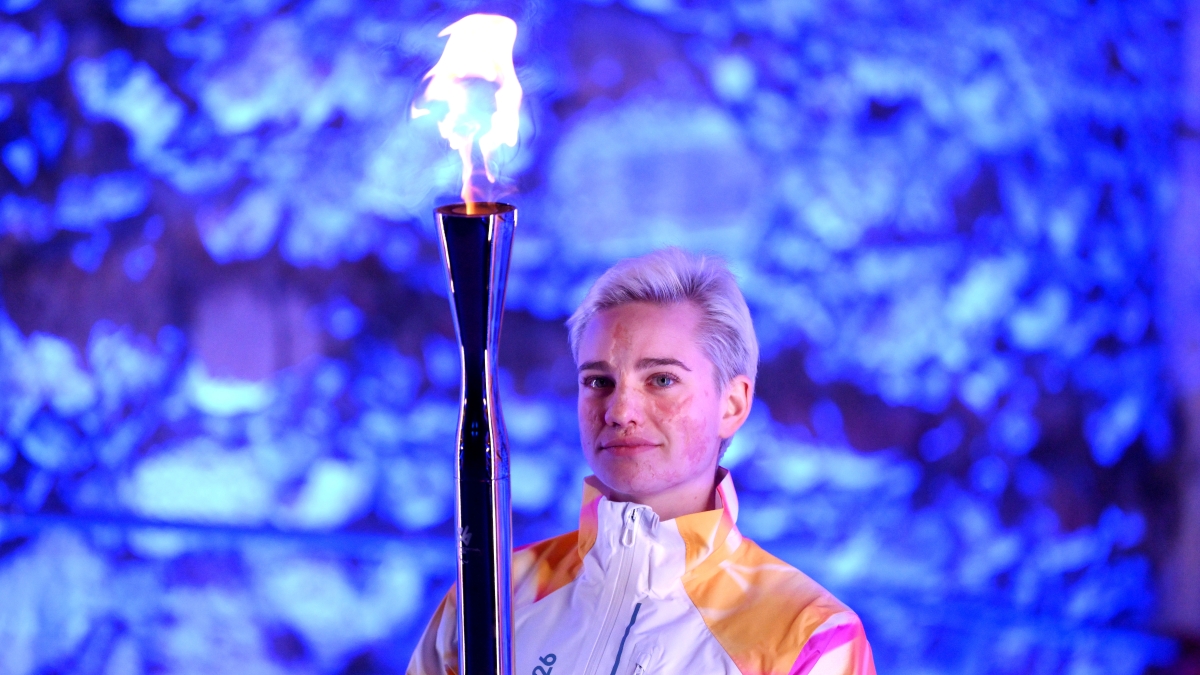 Giochi paralimpici invernali 2026: la cerimonia di apertura in diretta | Russi e bielorussi sfilano con le bandiere, Mattarella apre i Giochi, Bebe Vio accende la torcia