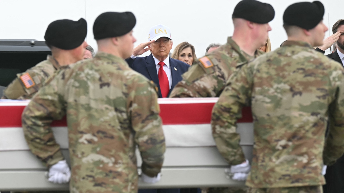 Trump, la crisi in Medio Oriente e Meloni: «L’Italia cerca sempre di offrire un aiuto». L’omaggio ai caduti Usa