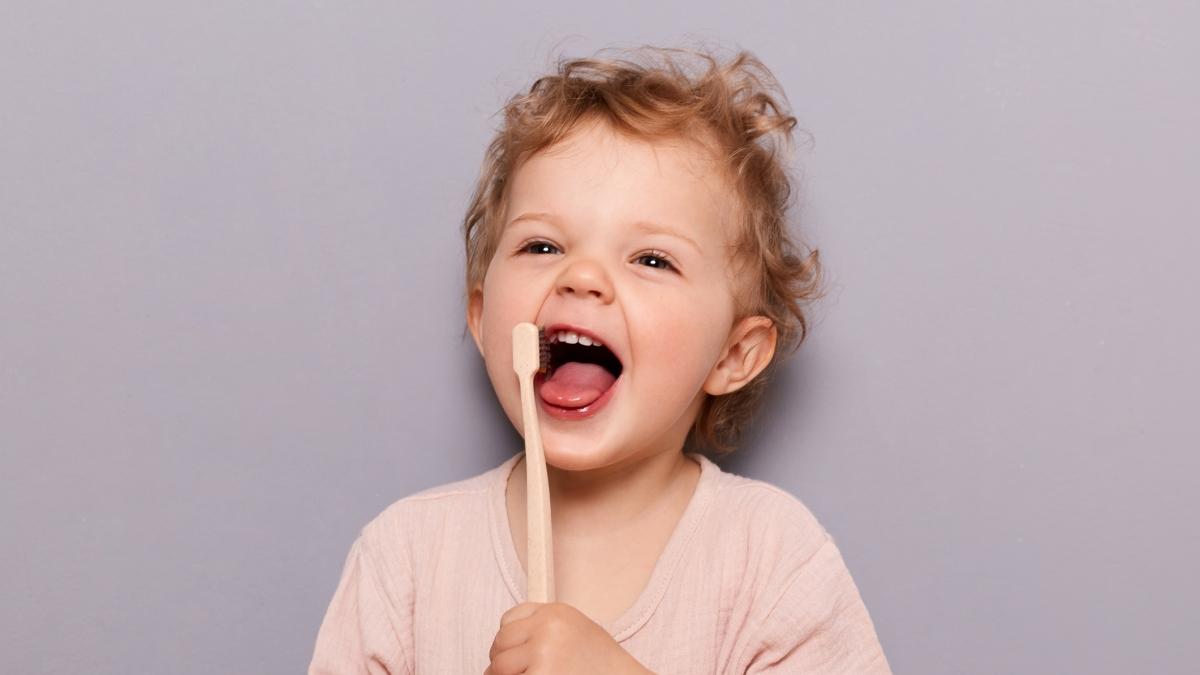 Una cattiva igiene orale da bambini aumenta il rischio di malattie cardiache da adulti