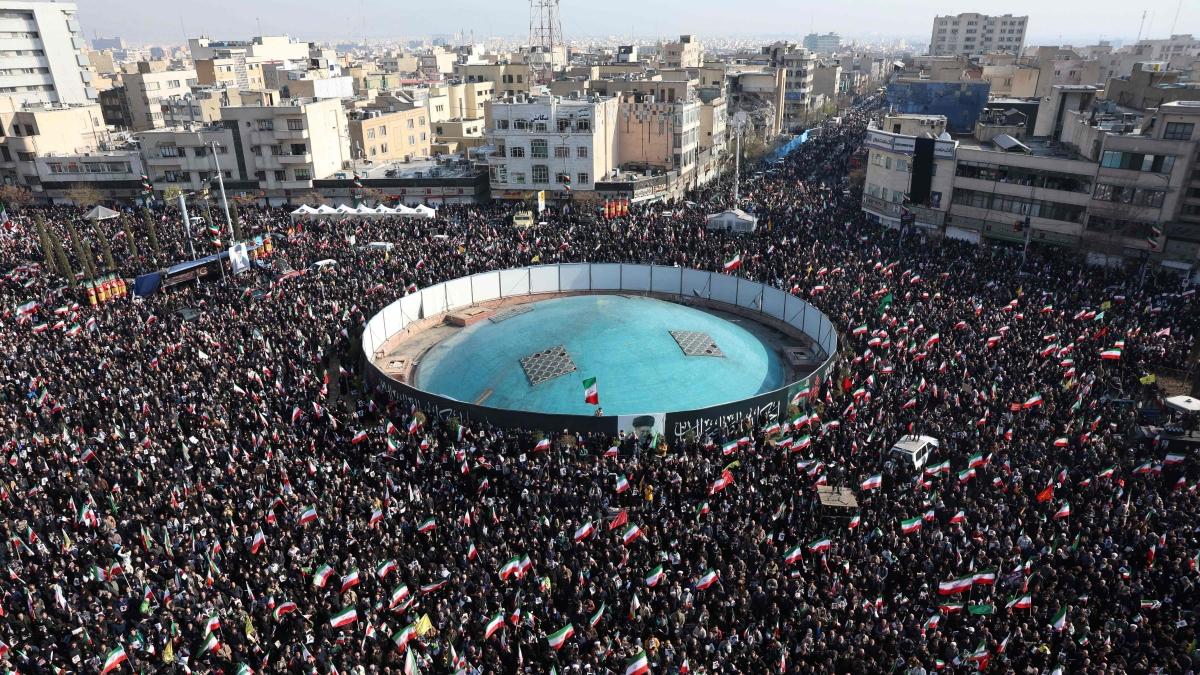 Guerra in Iran, le ultime notizie in diretta | Trump: «La guerra finirà presto, ma non questa settimana». Nuovi pesanti attacchi su Teheran - Corriere della Sera