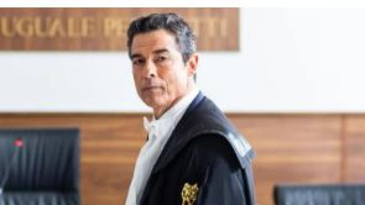 Alessandro Gassmann avvocato pensoso e troppo perfetto