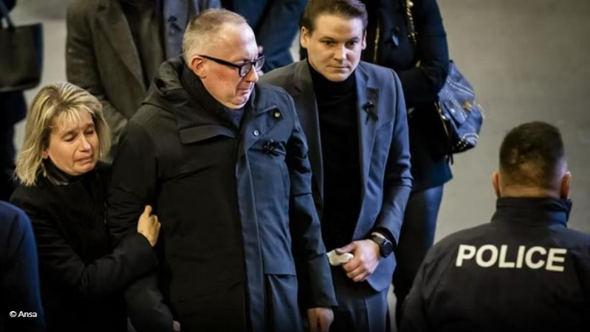 Crans, la surreale nota del sindaco (indagato): non si dimette, ma non seguirà più le pratiche del rogo «lavorando con serenità»