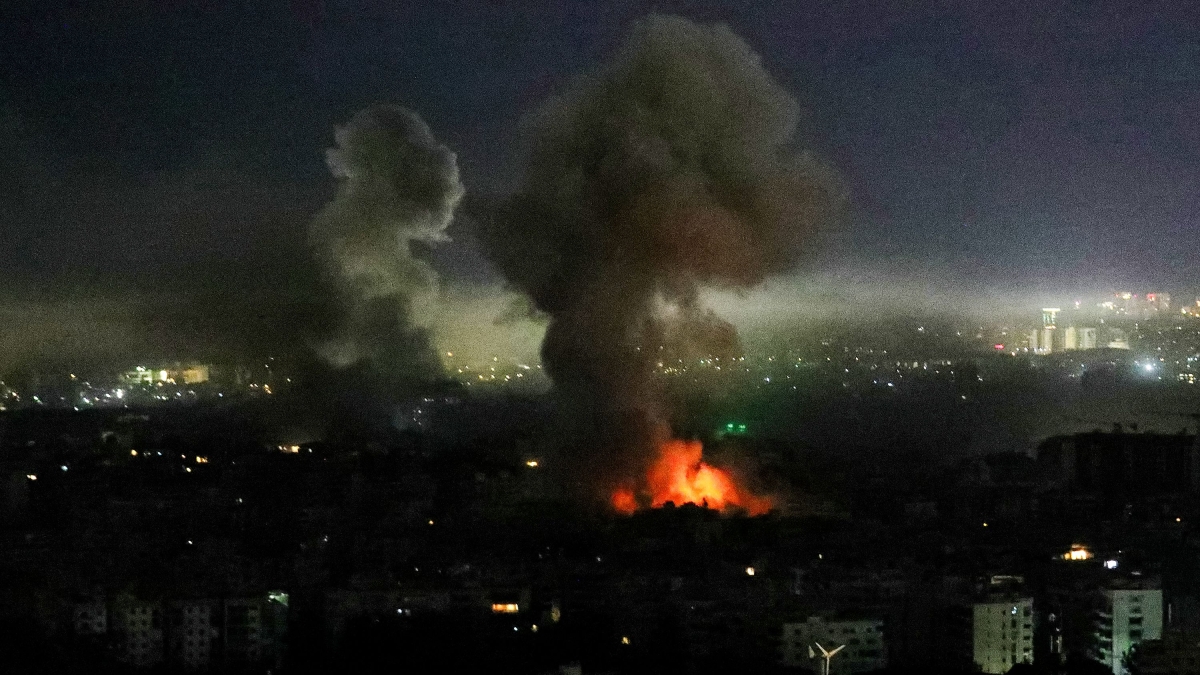 Guerra in Iran, le ultime notizie in diretta | Crosetto: «Un missile colpisce base italiana a Erbil, stanno tutti bene». Iraq, incendio su due petroliere: «Evacuati equipaggi». Hormuz, 3 navi colpite da mine. Trump: «Non abbiamo finito»