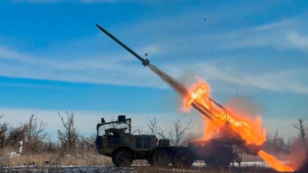 Ucraina - Russia, le notizie sulla guerra in diretta | Meloni: «Essere a fianco di Kiev è una necessità strategica». Zelensky domani a Parigi: «Togliere sanzioni a Mosca sarebbe legittimare l'aggressione»