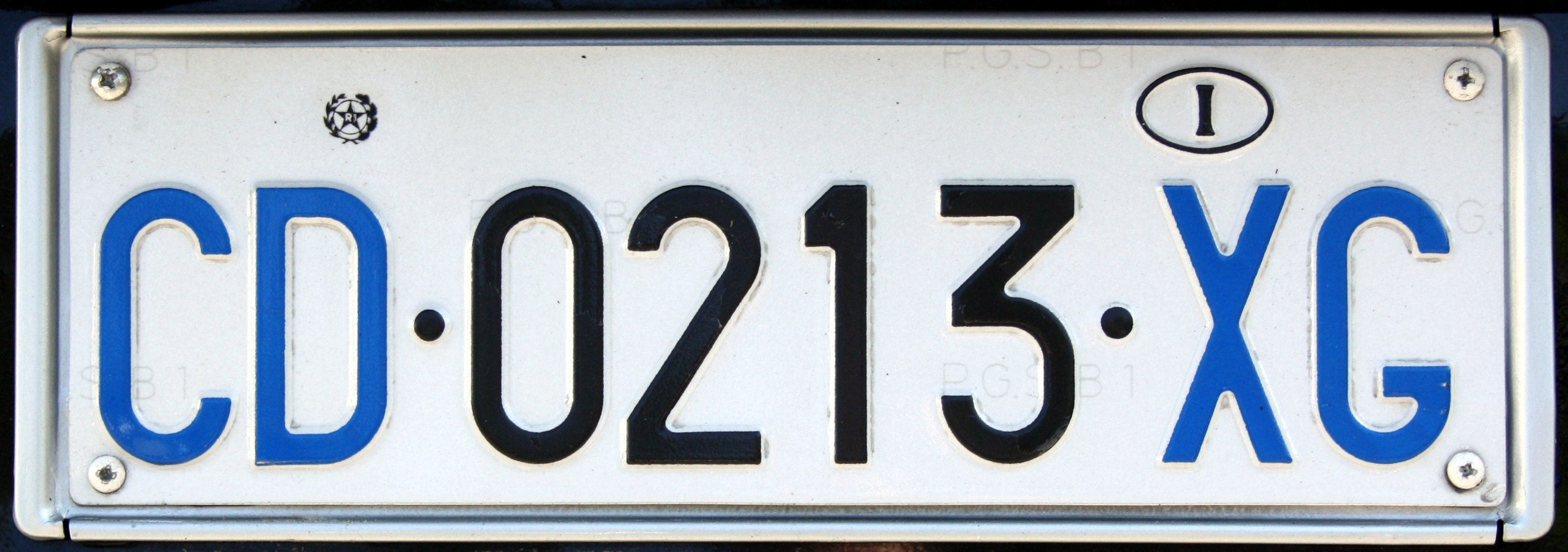 Il trucco di Leonardo DiCaprio per evitare il traffico a Londra: girava con una Range Rover con targhe diplomatiche