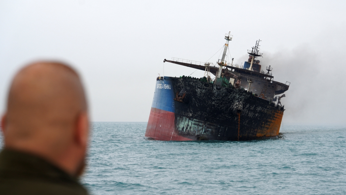 «L'Italia tratta con l'Iran sullo stretto di Hormuz». Palazzo Chigi smentisce: «È falso»