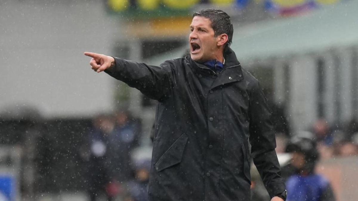 Scudetto ancora in ballo: l'Inter col freno tirato favorisce il Milan che può tornare alla carica. Ma il rigore negato ai nerazzurri è incomprensibile
