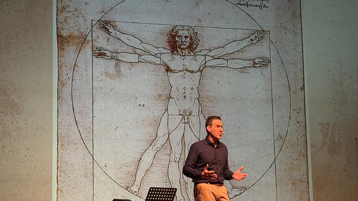 Monologo sulla remigrazione, Vannacci fa il suo esordio da attore