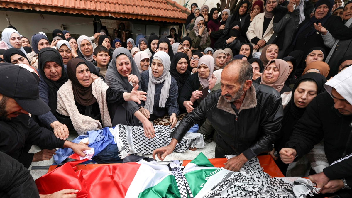 Soldati israeliani sparano sull'auto: uccisi due bambini e i loro genitori
