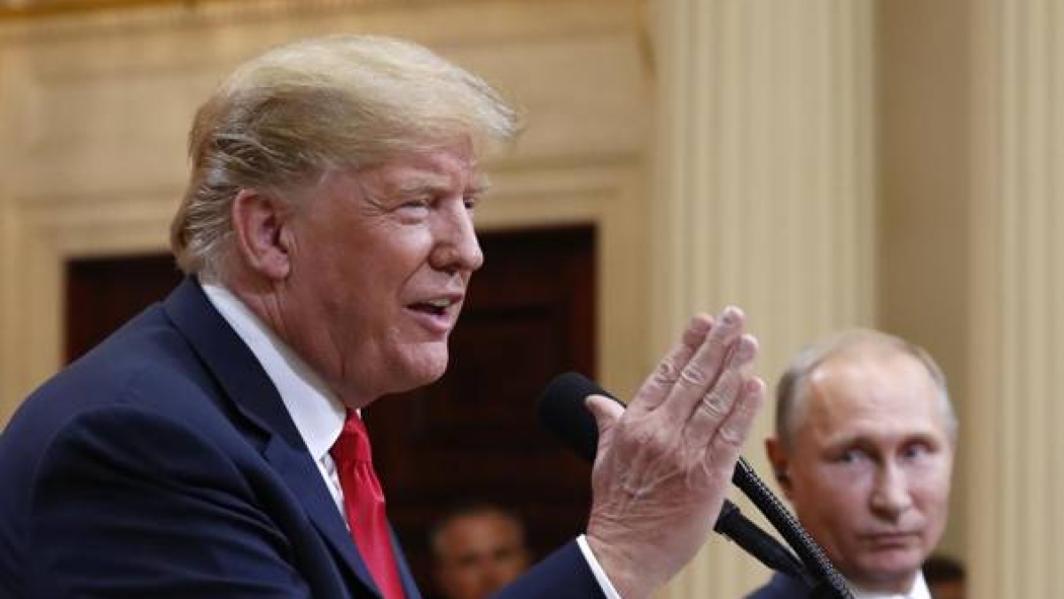 Affari con Putin, incontri senza testimoni, miliardi dagli emiri. Ma in cambio di cosa Trump si sta arricchendo?