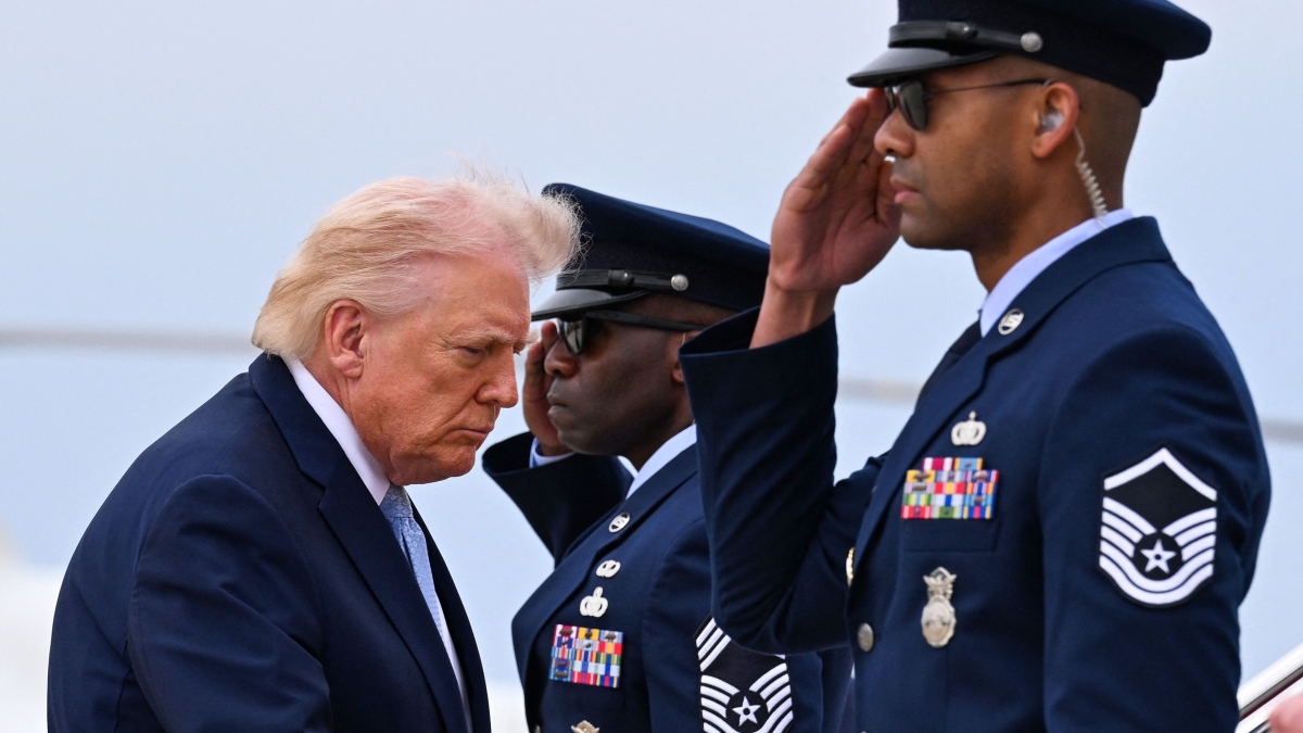 Trump agli alleati: «Siete codardi. Senza di noi la Nato è una tigre di carta». L'idea di ridurre le operazioni in Iran