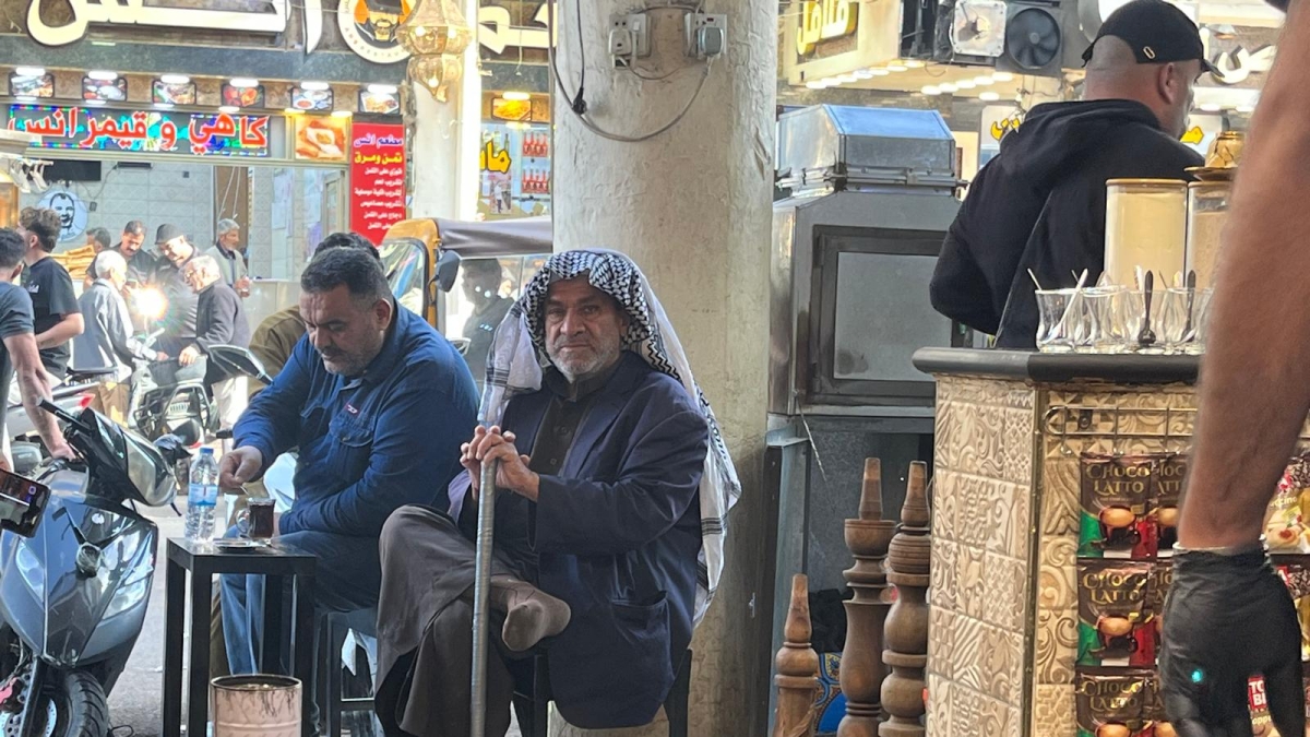 A Bagdad, tra le foto di Larijani: «Usa e Israele non capiscono, ogni eroe che uccidono rafforza la nostra resistenza»