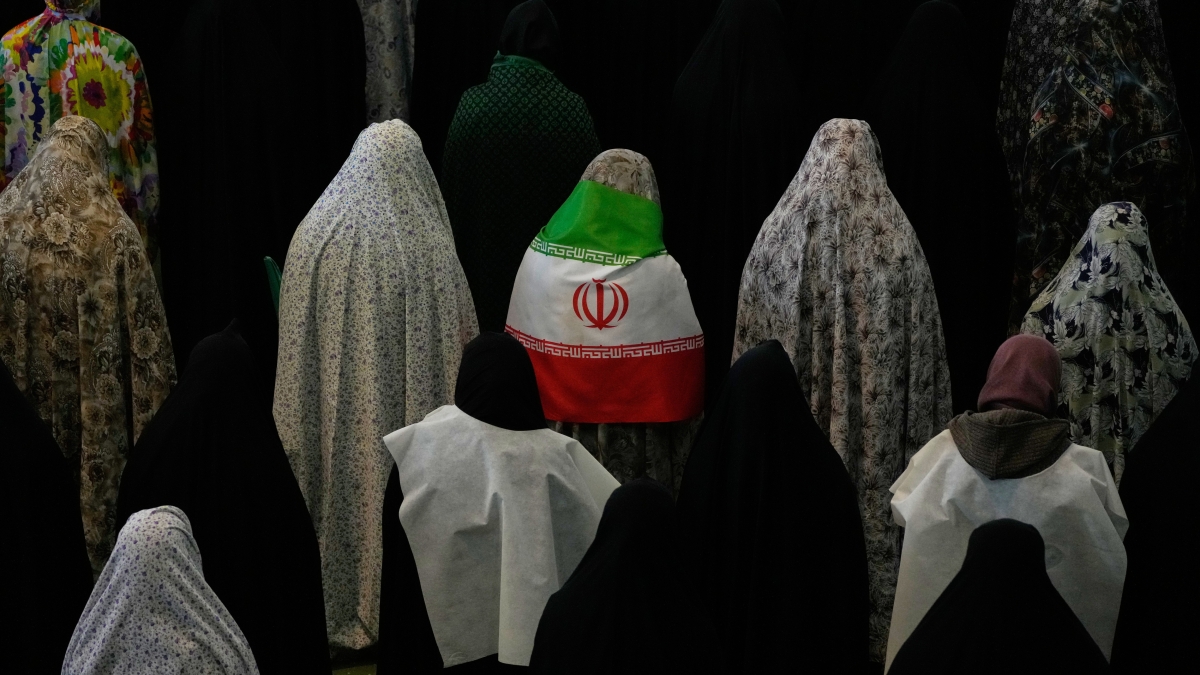 Guerra in Iran, le ultime notizie in diretta | Tel Aviv: «Missili di Teheran, un centinaio di feriti in Israele». Trump avverte «Se Hormuz non riapre colpiremo le centrali elettriche dell'Iran»