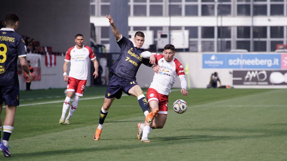 Serie B, risultati: Bari-Carrarese 0-3,Empoli-Pescara 4-2, Sudtirol-Frosinone 1-3
