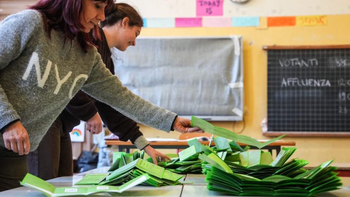 Milano, lo spoglio e i risultati del referendum in diretta: a Milano vince il No con il 58%, in Lombardia il Sì con il 53%