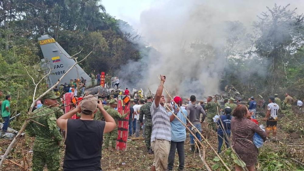 Aereo militare colombiano si schianta subito dopo il decollo, almeno 66 i morti