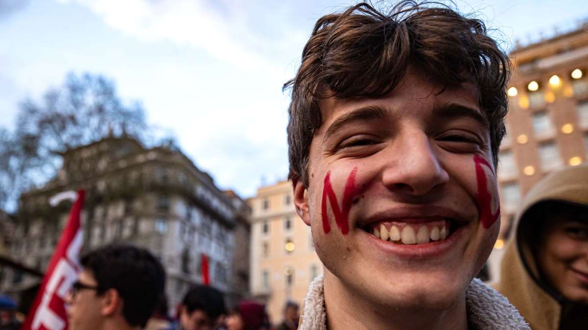 Il referendum della generazione Z, boom tra i 18 e 28 anni: 67% di partecipazione al voto, con il 58,5% per il No