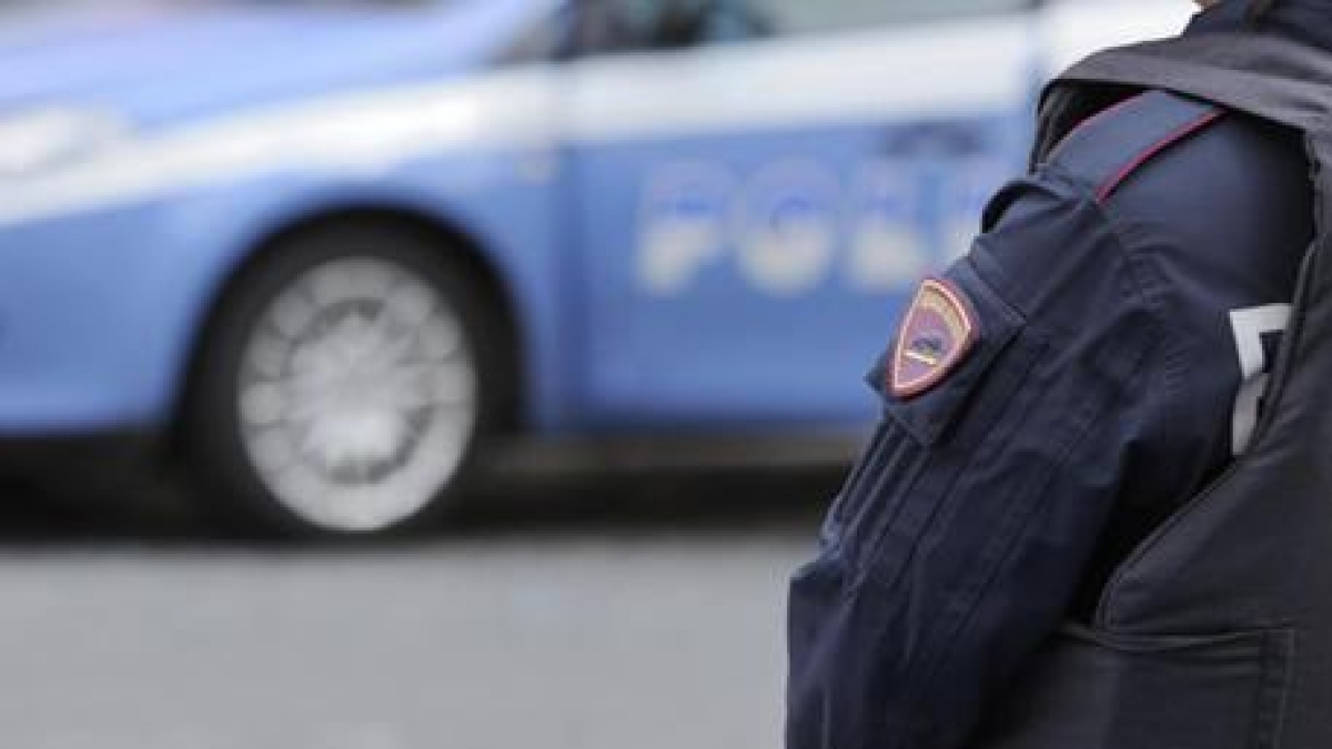 Milano, anziano di 92 anni spara alla badante: la donna è grave. Dieci anni lui fa aveva incendiato un bar per ripicca