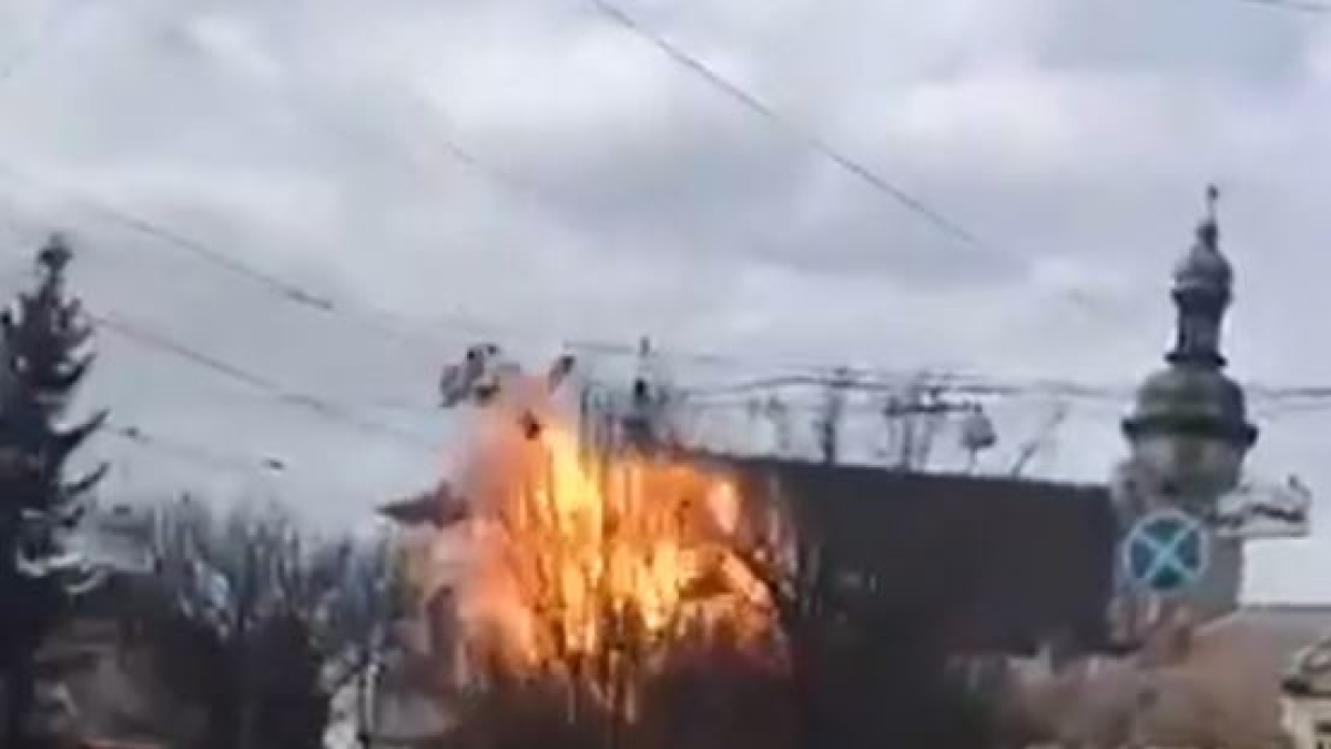 Attacco diurno sull'Ucraina, drone contro una chiesa e contro siti Unesco a Leopoli
