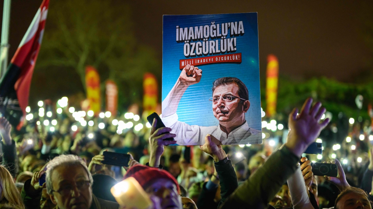 La sfida di Imamoglu: «In cella ma candidato, la Turchia rinascerà»