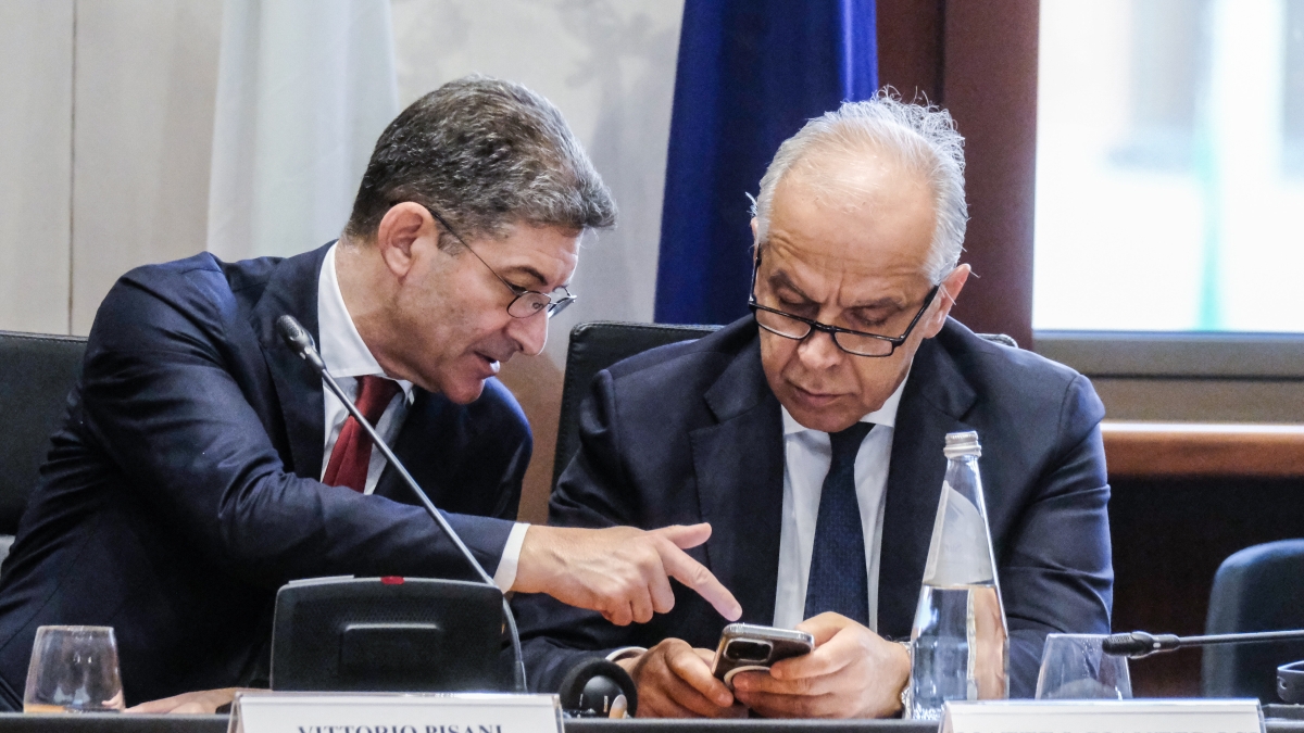 Controllo a Ilaria Salis, ecco l'errore: nessuno in Questura si accorge del nome. Pisani ricuce con Avs
