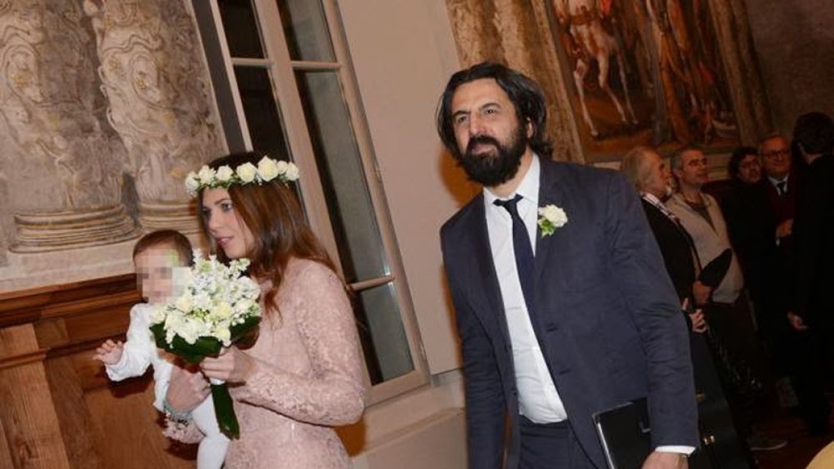 Omar Pedrini, gli auguri speciali alla moglie Veronica: «Le mie operazioni al cuore, i problemi economici, vivevamo in tre e mezzo in 45 metri quadri: sei stata tu quella forte»