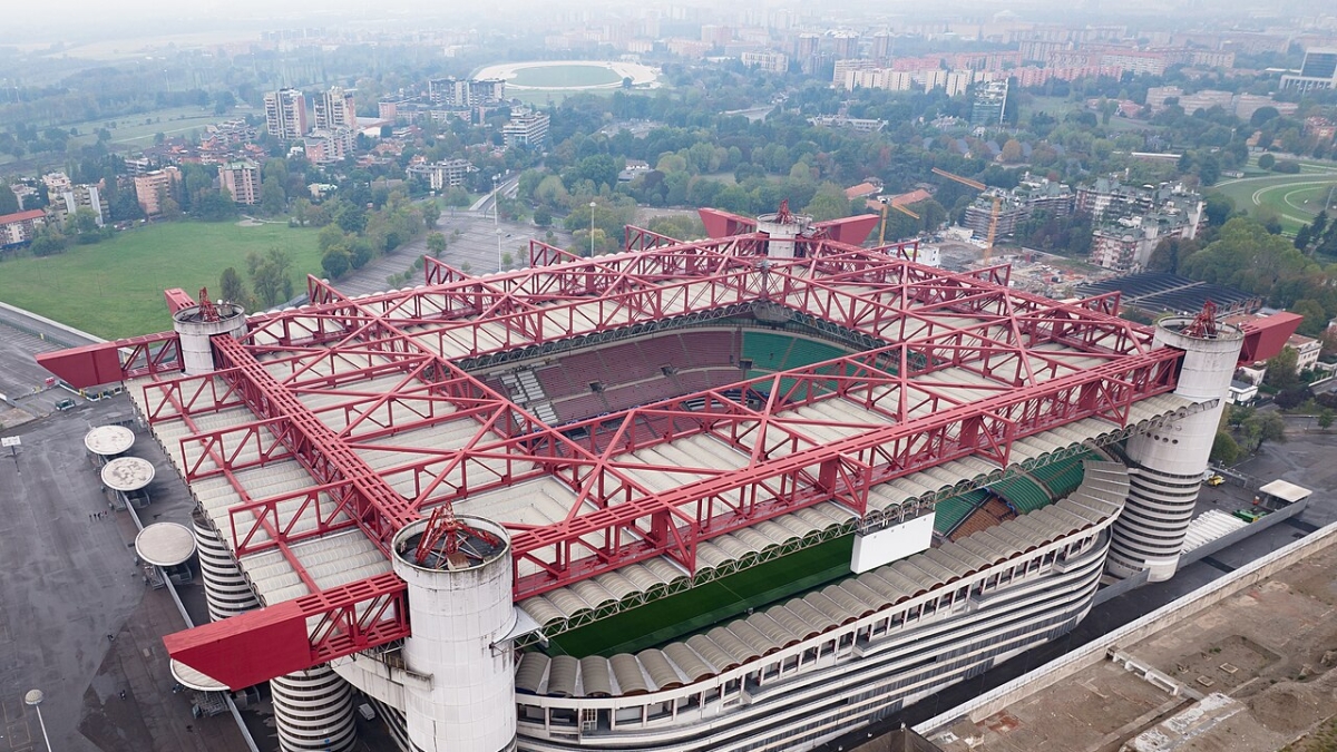 San Siro, nove indagati per turbativa e rivelazioni di segreto: «Inter e Milan favoriti dal Comune per la vendita»