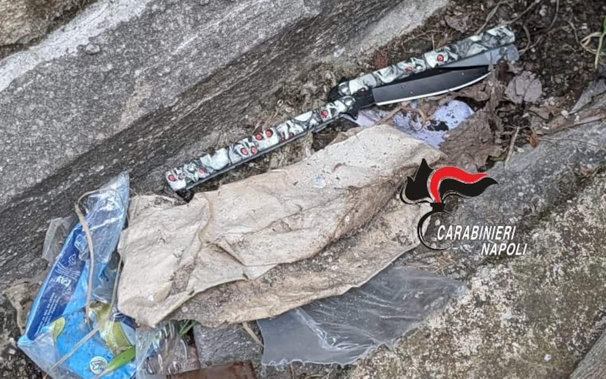 Napoli, 14enne accoltellato nel bagno a scuola: denunciati due minori