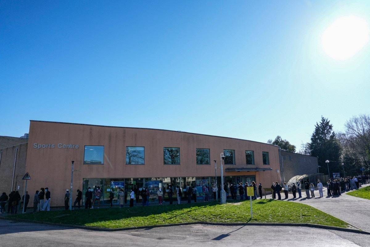 Meningite Uk, ipotesi 'super ceppo' per "evento senza precedenti": cosa dicono gli esperti