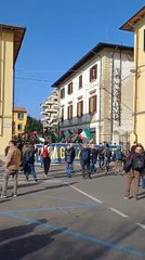 Remigrazione, alta tensione a Prato. Il presidio cambia piazza, contromanifestazioni in centro