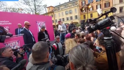 Elly Schlein, la piazza del Pd per il no al referendum: “Bologna bersaglio delle destre, ma è salda”