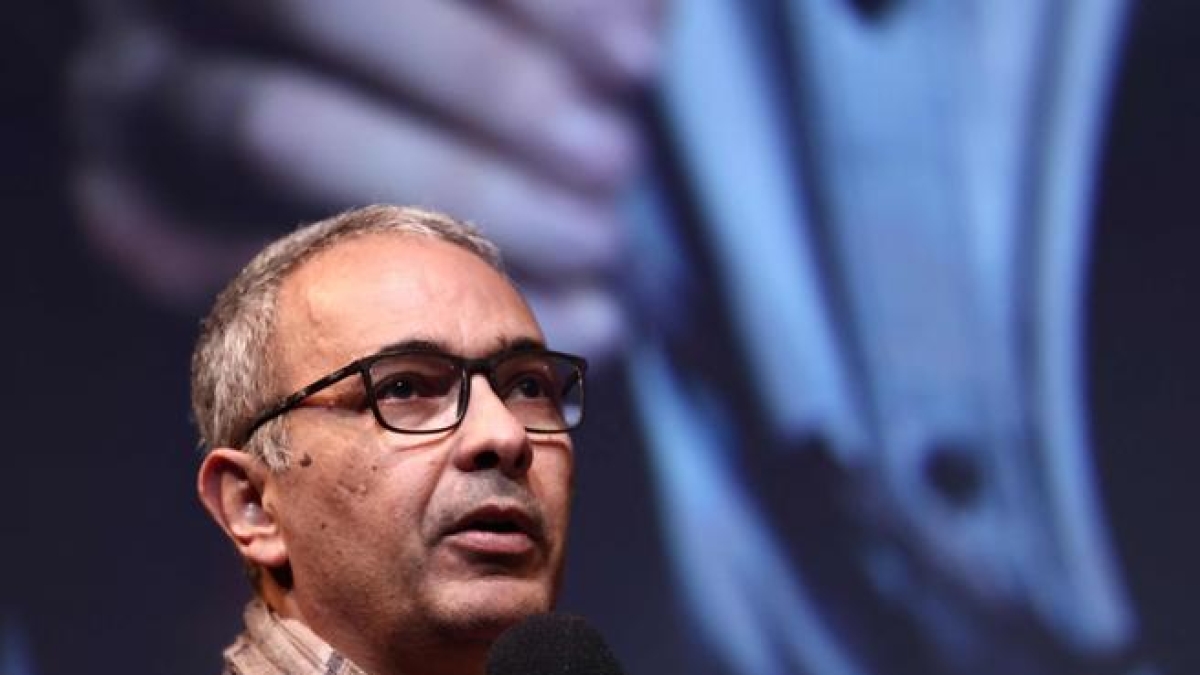 Lo scrittore Kamel Daoud condannato a 3 anni di carcere per un romanzo: «Ha violato una legge dell'oblio sulla guerra degli anni Novanta»