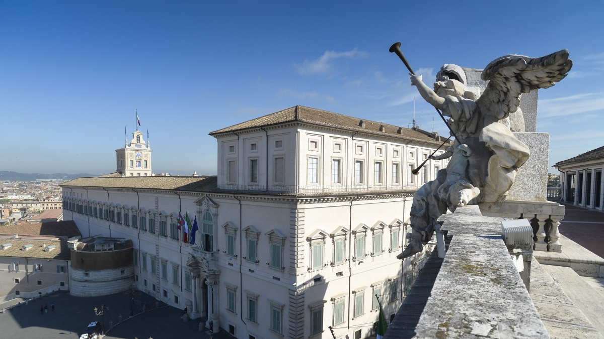 Decreto sicurezza, dal Quirinale alta attenzione sui rimpatri: le opzioni di Mattarella se la norma non cambia. Il sottosegretario Mantovano al Colle