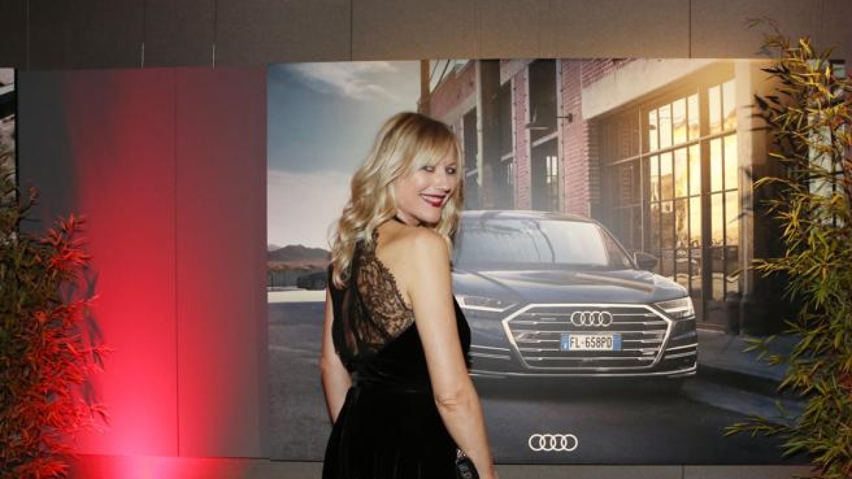Natasha Stefanenko compie 57 anni: la nascita in una città segreta dell'ex Urss, il debutto in tv, chi è il marito (con cui sta da più di 30 anni), 7 segreti