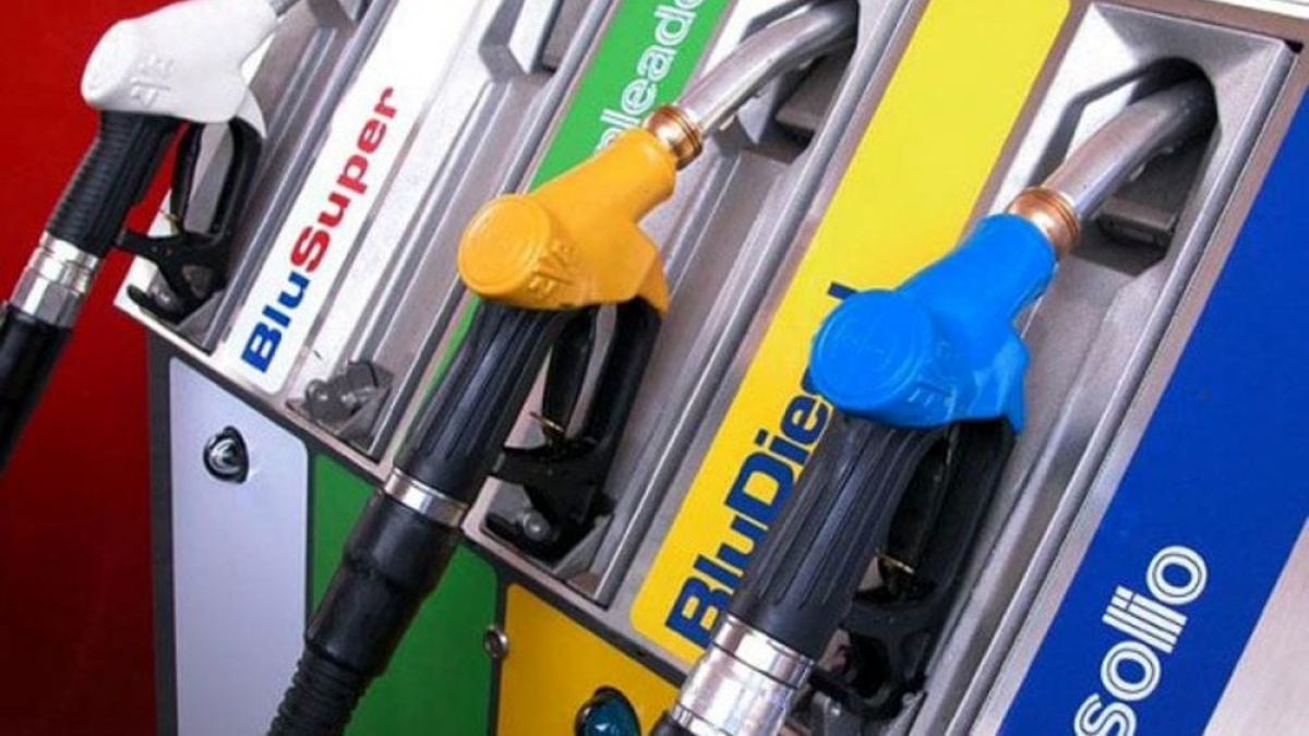 Frosinone, truffa al benzinaio: diesel allungato con acqua. Automobilisti in panne, sequestrati 11 mila litri di carburante