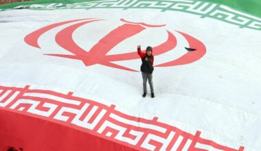 Oriente Occidente di Rampini | Trump dice una cosa, Teheran non gli crede (perché il regime «legge» i giornali Usa). Chi ha ragione?