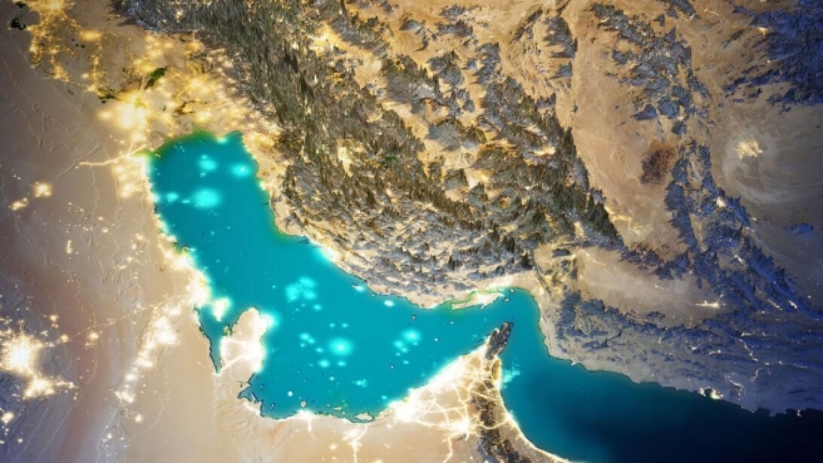 Hormuz, un dollaro a barile di petrolio e le navi amiche dell’Iran passano lo Stretto: come funziona il «pedaggio»