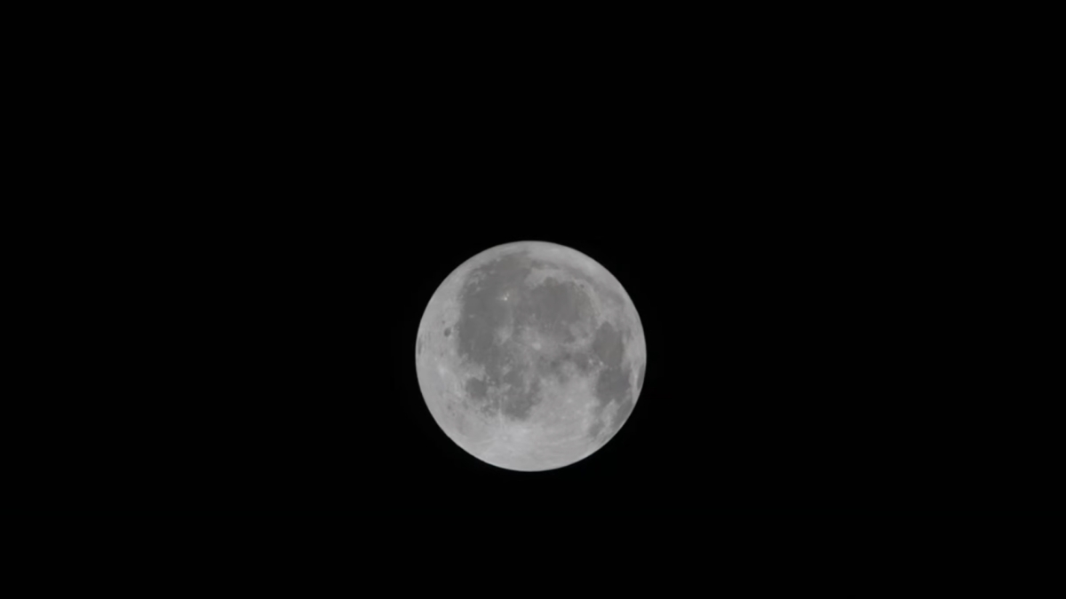 I punti da osservare e quel blackout di 40 minuti: tutte le tappe del «flyby» lunare di Artemis 2