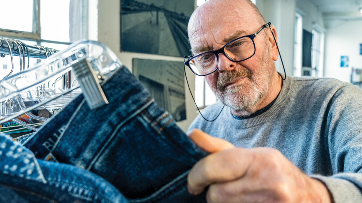 Adriano Goldschmied, addio al «padrino del denim»: rivoluzionò i jeans (e li trasformò in alta moda)