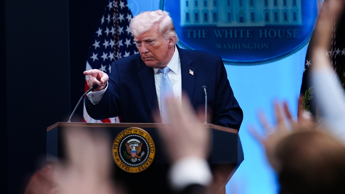 Trump minaccia i giornalisti di «mandarli in prigione»: «Fuga di notizie sul pilota, chiunque sia stato lo troveremo»