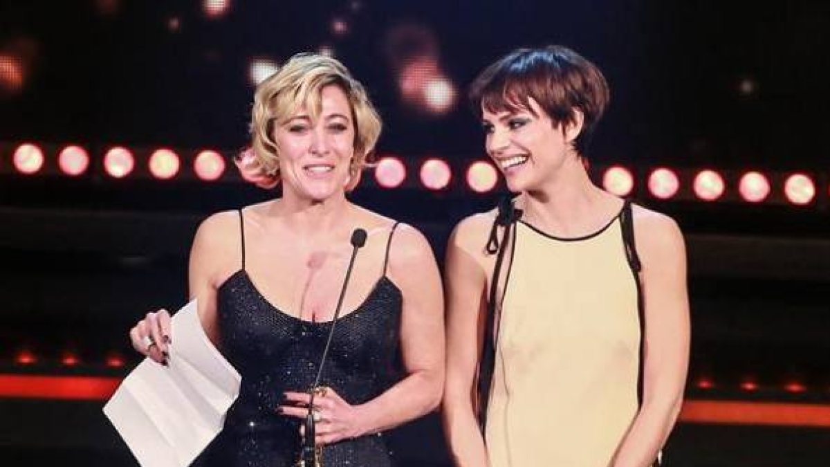 Micaela Ramazzotti a Belve: «Non sono rimasta amica di Valeria Bruni Tedeschi. Lei è nata ricca, per me non ci sono mai stati camerieri»