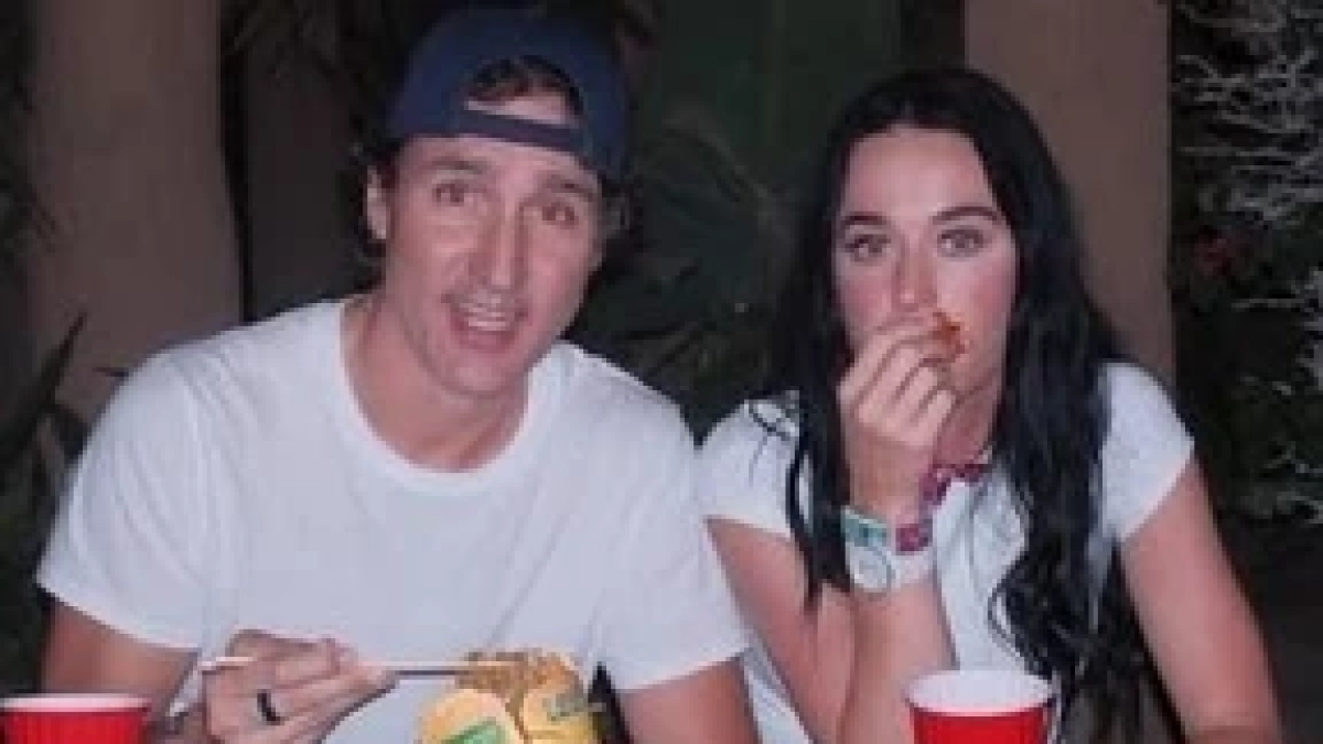 Trudeau al Coachella con Katy Perry: l’ex premier «super giovane» che ora fa antipatia ai canadesi