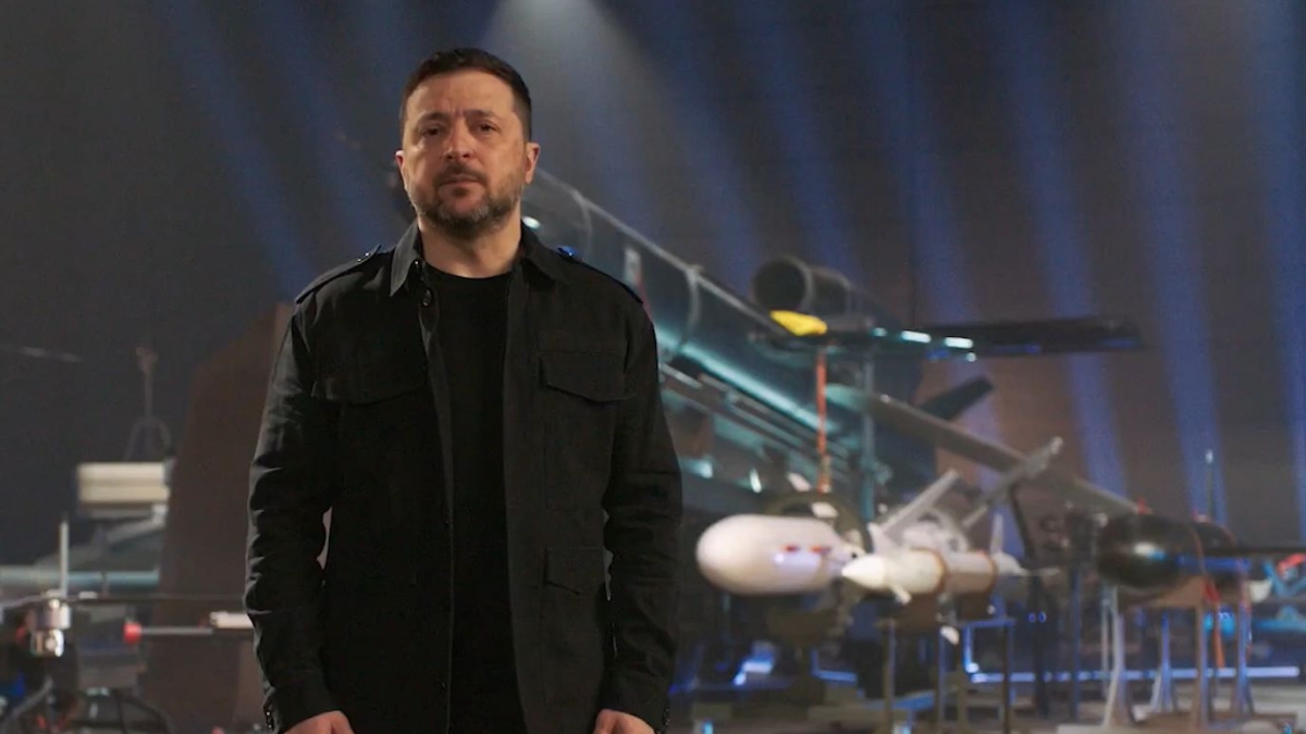 Ucraina, Zelensky annuncia la «rivoluzione della guerra»: «Per la prima volta abbiamo preso un avamposto russo con i soldati-robot»